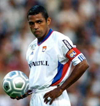 Lyon 2001-02 home kit