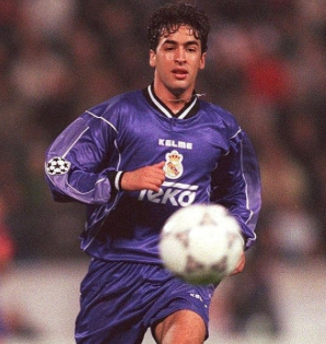 1997-98 Real Madrid Away Shirt 